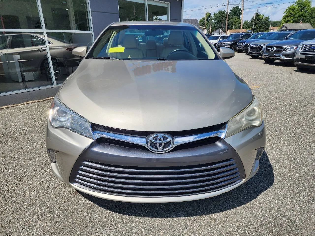 Used 2015 Toyota Camry XLE FWD image 2
