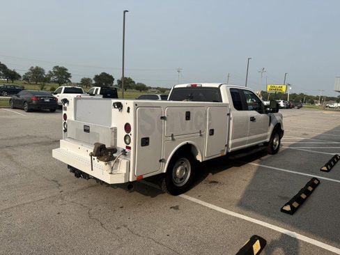Used 2017 Ford F250 XL image 2