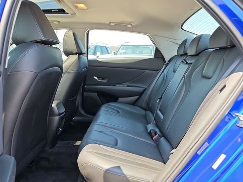 Used 2025 Hyundai Elantra Limited FWD image 9