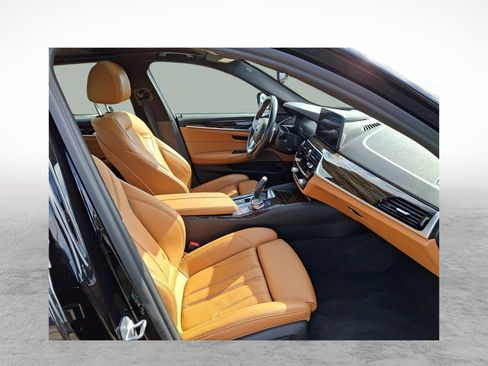 Used 2022 BMW 540i xDrive w/ Premium Package image 11