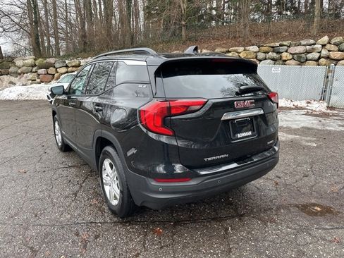 Used 2019 GMC Terrain SLE w/ Driver Convenience Package image 3