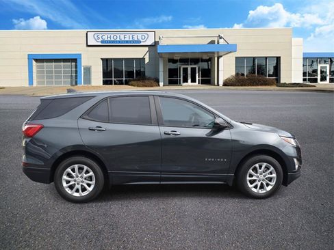 Used 2021 Chevrolet Equinox LS w/ LS Convenience Package FWD image 2