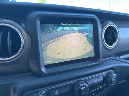 Used 2023 Jeep Wrangler Unlimited Rubicon 4xe AWD/4WD image 11