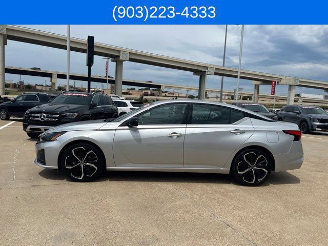 Used 2024 Nissan Altima 2.5 SR FWD image 6