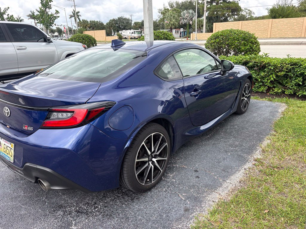 Used 2023 Toyota GR86 RWD image 3
