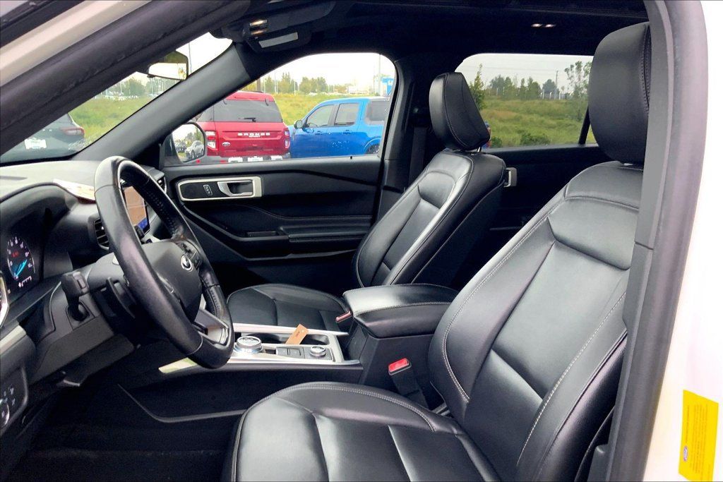 Used 2020 Ford Explorer XLT w/ Equipment Group 202A AWD/4WD image 9