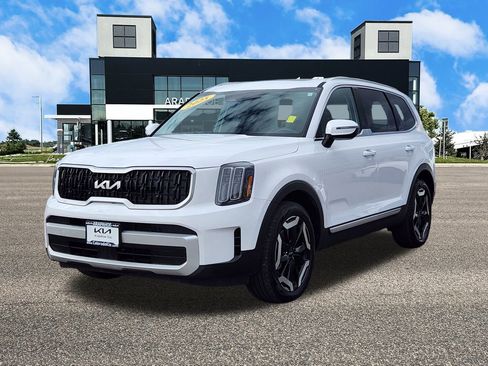 Used 2025 Kia Telluride EX w/ EX Captain's Chair Package image 5