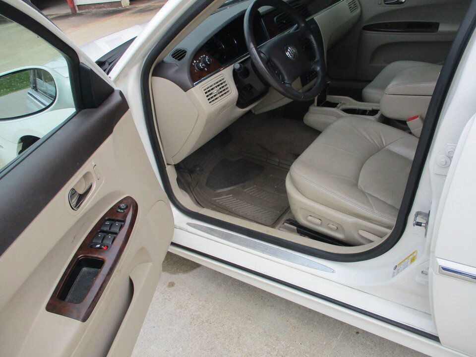 Used 2008 Buick LaCrosse CXL w/ Driver Confidence Package FWD image 9