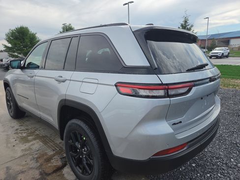 New 2026 Jeep Grand Cherokee Altitude AWD/4WD image 10