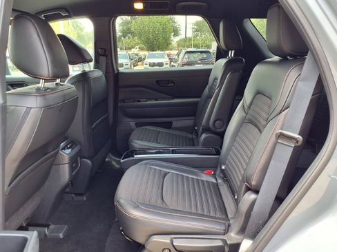 Used 2024 Nissan Pathfinder Rock Creek AWD/4WD image 18