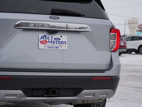 Used 2022 Ford Explorer XLT w/ Equipment Group 202A image 13