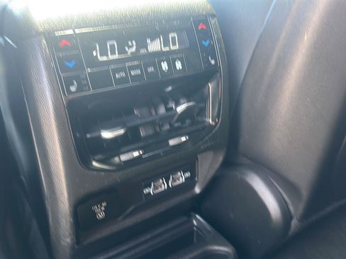 Used 2021 Jeep Grand Cherokee L Overland w/ Luxury Tech Group IV AWD/4WD image 26
