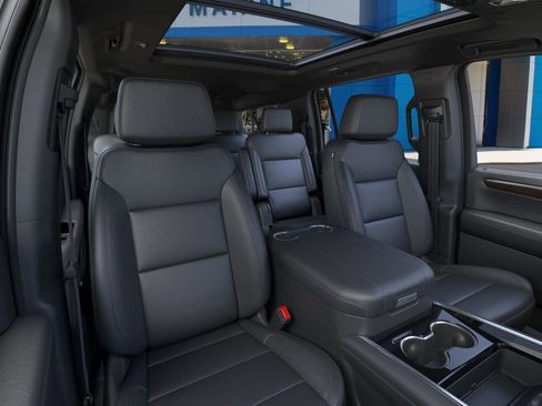 New 2026 Chevrolet Suburban Z71 w/ Comfort Package AWD/4WD image 16
