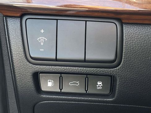 Used 2018 Kia Cadenza Premium image 9