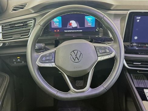 Used 2025 Volkswagen Atlas Cross Sport SE FWD image 18