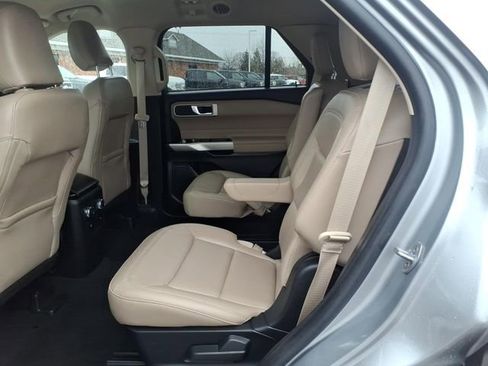 Used 2022 Ford Explorer XLT w/ Equipment Group 202A image 11