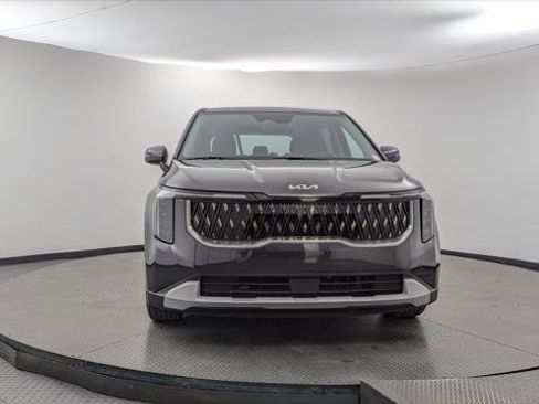 Used 2025 Kia Carnival image 13