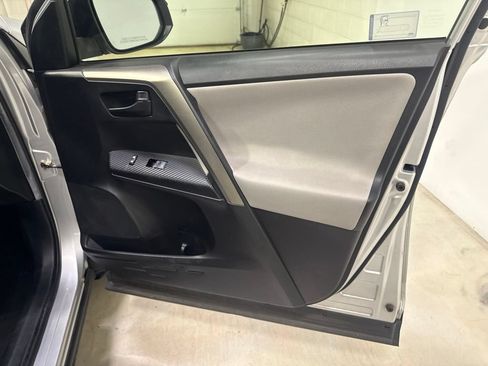 Used 2014 Toyota RAV4 LE AWD/4WD image 37