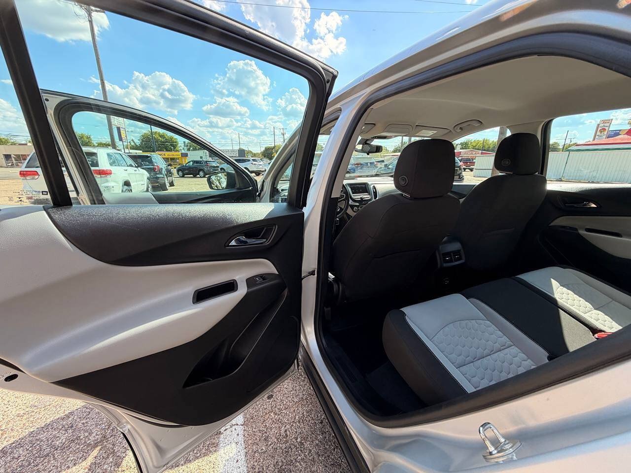 Used 2019 Chevrolet Equinox LS FWD image 16