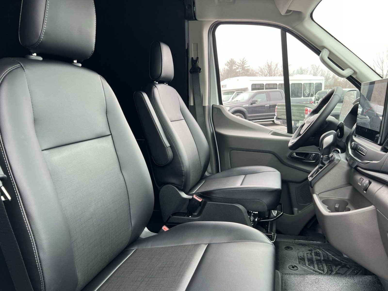 New 2026 Ford Transit 250 148 Medium Roof w/ Load Area Protection Package RWD image 33