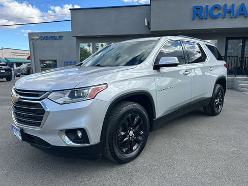 Used 2019 Chevrolet Traverse LT image 3