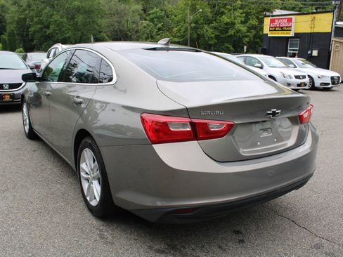 Used 2017 Chevrolet Malibu LT w/ Leather Package FWD image 10