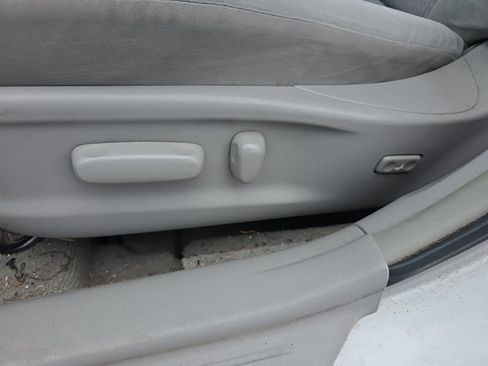 Used 2011 Toyota Camry LE w/ LE Extra-Value Pkg image 19