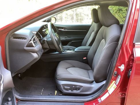 Used 2018 Toyota Camry LE w/ Convenience Package FWD image 23