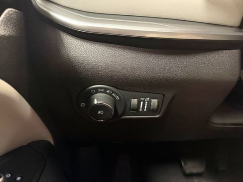 Used 2025 Jeep Compass Limited AWD/4WD image 20
