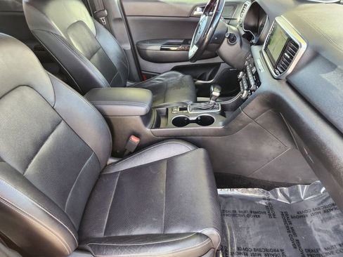 Used 2020 Kia Sportage EX w/ EX Technology Package image 19