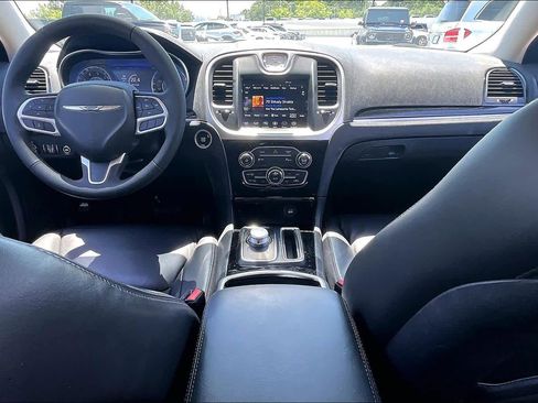 Used 2023 Chrysler 300 Touring L RWD image 15