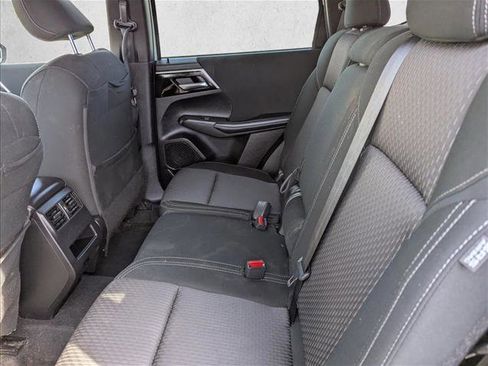 Used 2023 Mitsubishi Outlander ES image 24