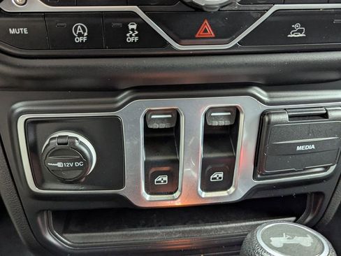 Used 2021 Jeep Wrangler Willys image 19