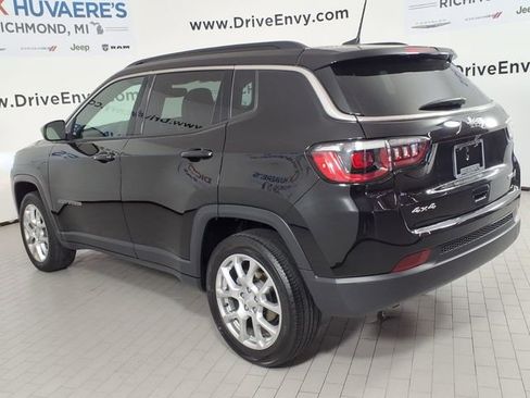 Used 2023 Jeep Compass Latitude AWD/4WD image 6