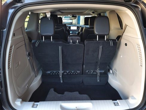 Used 2022 Chrysler Pacifica Limited image 27