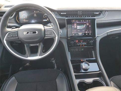 New 2025 Jeep Grand Cherokee L Altitude image 14