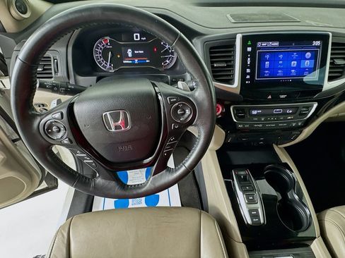 Used 2016 Honda Pilot Touring image 11