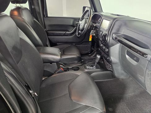 Used 2017 Jeep Wrangler Unlimited Sahara AWD/4WD image 30