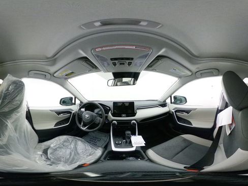 New 2025 Toyota RAV4 XLE image 33