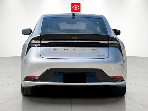 New 2027 Toyota Prius Plug-In Hybrid FWD image 4
