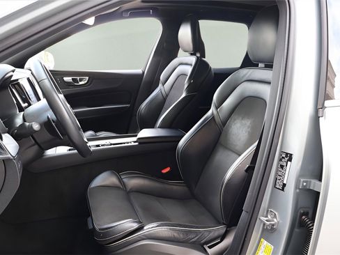 Used 2018 Volvo XC60 T8 R-Design w/ Vision Package image 12