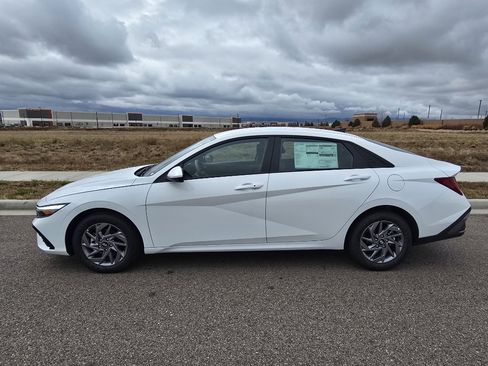 New 2026 Hyundai Elantra Blue image 2