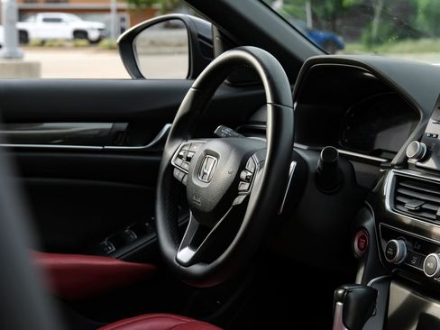 Used 2019 Honda Accord Sport image 13