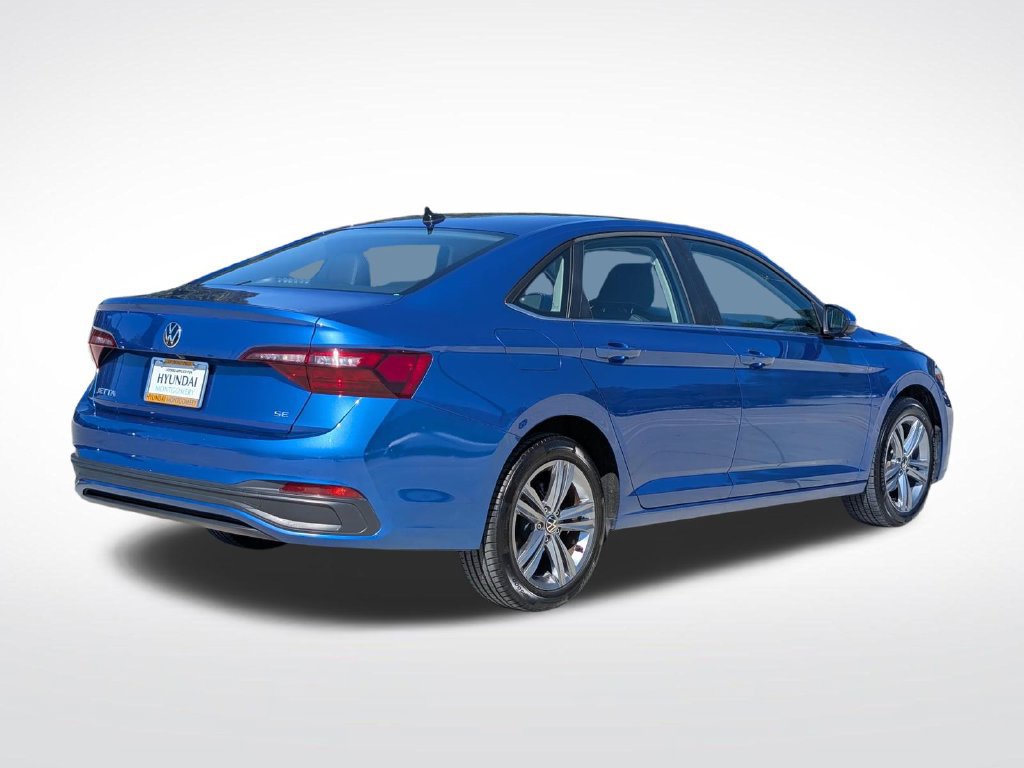 Used 2024 Volkswagen Jetta SE FWD image 13