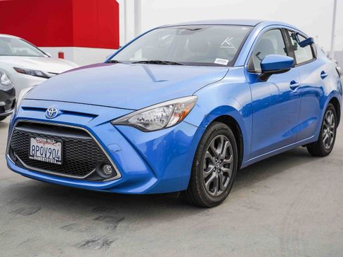 Used 2020 Toyota Yaris LE image 3