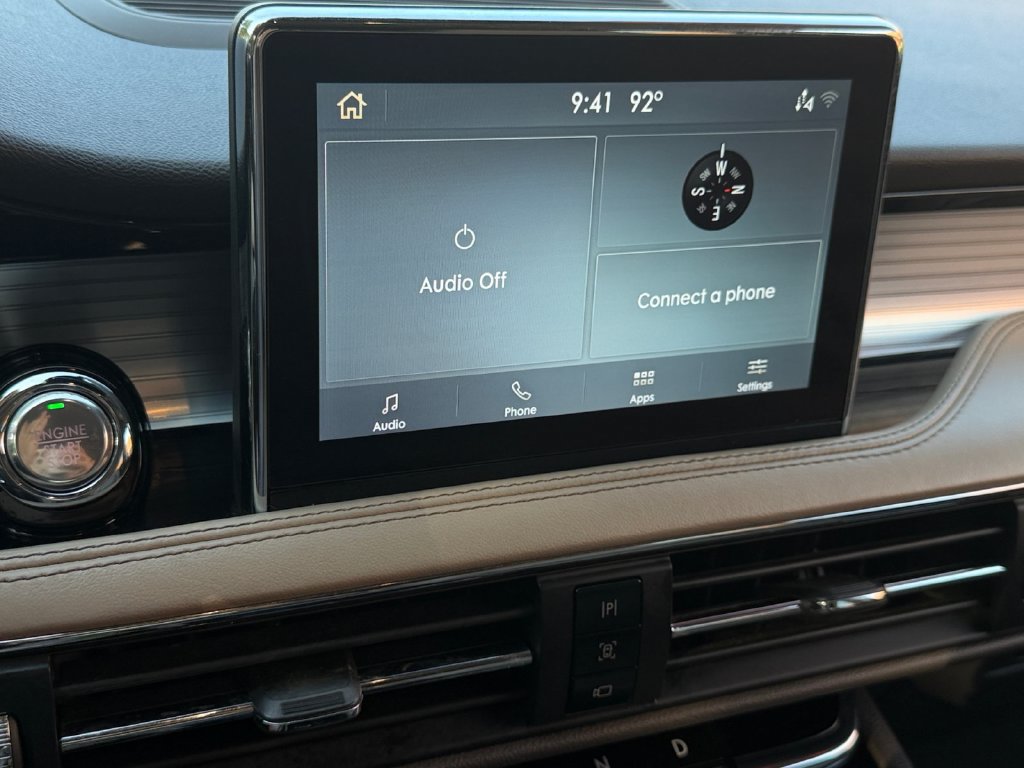 Used 2020 Lincoln Corsair FWD w/ Rear Removable Package Tray image 27