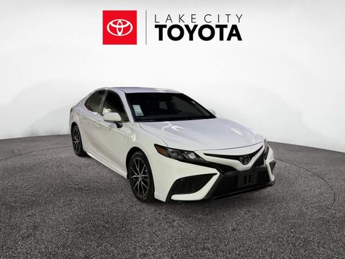 Used 2023 Toyota Camry SE image 7