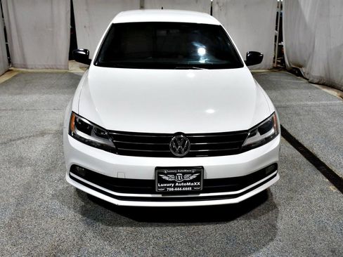 Used 2016 Volkswagen Jetta Sport FWD image 2