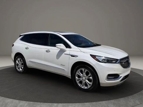 Used 2018 Buick Enclave Avenir w/ Avenir Technology Package AWD/4WD image 2