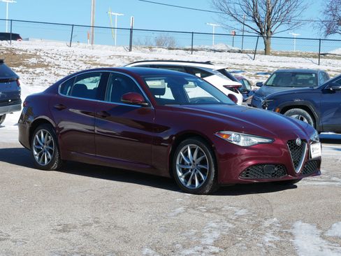 Used 2018 Alfa Romeo Giulia AWD image 4
